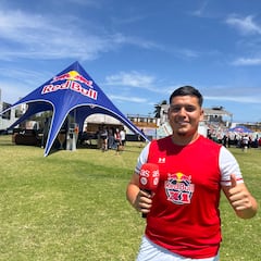 Fue seleccionado de Chile y hoy estudia y trabaja en una ferretería: “Gracias al fútbol se abrieron puertas, fue una salida”