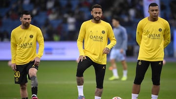 Paris Saint-Germain's Argentine forward Lionel Messi (L) Paris Saint-Germain's Brazilian forward Neymar (C) Paris Saint-Germain's French forward Kylian Mbappe (R) warm up ahead of the Riyadh Season Cup between the Riyadh All-Stars and Paris Saint-Germain at the King Fahd Stadium in Riyadh on January 19, 2023. (Photo by FRANCK FIFE / AFP)