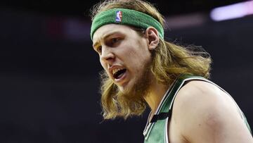 WASHINGTON, DC - MAY 07: Kelly Olynyk #41 of the Boston Celtics reacts after a call in the first half against the Washington Wizards in Game Four of the Eastern Conference Semifinals at Verizon Center on May 7, 2017 in Washington, DC. NOTE TO USER: User expressly acknowledges and agrees that, by downloading and or using this photograph, User is consenting to the terms and conditions of the Getty Images License Agreement. Patrick McDermott/Getty Images/AFP
== FOR NEWSPAPERS, INTERNET, TELCOS & TELEVISION USE ONLY ==