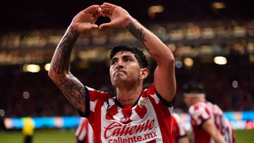 Víctor Guzmán entró de cambio por Roberto Alvarado y anotó gol.