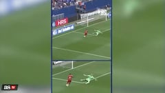 Karius cometió un insólito error, pero el delantero definió peor: ¡Gabriel Suazo lo sufrió!