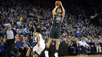 Feb 6, 2019; Oakland, CA, USA; Golden State Warriors guard Klay Thompson (11) makes a three point shot against the San Antonio Spurs in the second quarter at Oracle Arena. Mandatory Credit: Cary Edmondson-USA TODAY Sports