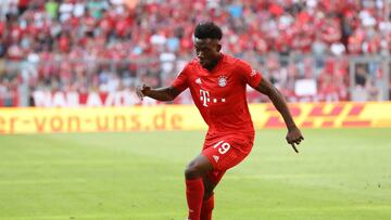 MUNICH, GERMANY - AUGUST 31: Alphonso Davies of FC Bayern Muenchen runs with the ball during the Bundesliga match between FC Bayern Muenchen and 1. FSV Mainz 05 at Allianz Arena on August 31, 2019 in Munich, Germany. (Photo by Alexander Hassenstein/Bongar