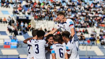 Estados Unidos derrotó 2-0 a Eslovaquia y aseguró su boleto a los octavos de final como líder de grupo.