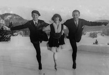 En 1908 el patinaje artstico fue el protagonista, se incluy en los JJOO de Londres. La imagen, de 1929 cuando ya consolidado Nicholson, Hilda Ruckert y Pau Kreckow practicaban en St. Moritz.