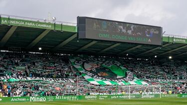 Tifo en La Gradona de los Malditos, la grada de animación de El Sardinero, contra el Eibar.