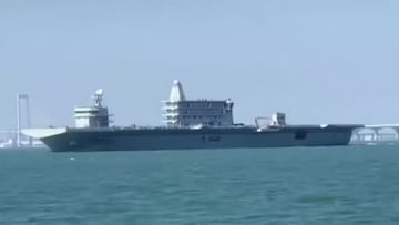 El barco mide 200 metros de largo y 40 metros de ancho, y podría utilizarse para albergar helicópteros de combate y drones durante algunas maniobras del ejército chino.