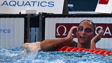 Italy's Simona Quadarella reacts after winning the final of the women's 1500m freestyle swimming event during the 2024 World Aquatics Championships at Aspire Dome in Doha on February 13, 2024. (Photo by Jewel SAMAD / AFP)