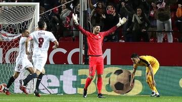 Denis Boyko tras el gol de Vitolo al M&aacute;laga. 