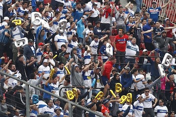 Hinchas de Universidad Católica se burlaron de la U y la posición que ocupan en la tabla de posiciones. 