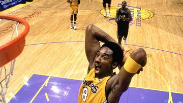 Kobe Bryant la hunde en un partido ante los Utah Jazz disputado en el Staples Center de LA.