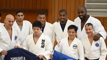 Paris Saint-Germain's French forward Kylian Mbappe (top-C) and French judo great Teddy Riner (top-R) pose for photographs with Japanese Judoka Tadahiro Nomura (bottom-2nd-R) and Shohei Ono (bottom-2nd-L) at the Kodokan, judo's headquarters, in Tokyo on July 21, 2022. - - Japan OUT (Photo by JIJI PRESS / AFP) / Japan OUT (Photo by STR/JIJI PRESS/AFP via Getty Images)
