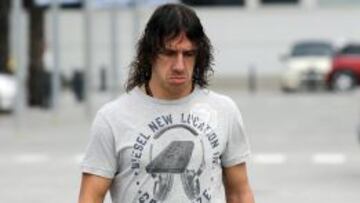 La rodilla derecha le da muchos problemas a Puyol.