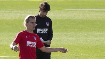 Griezmann, junto a Tiago, en el entrenamiento de hoy.