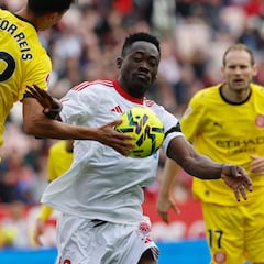 Otra polémica en Nervión: el Sevilla protesta una mano de Reis