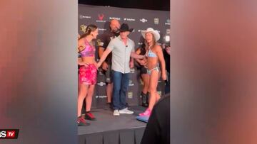 Una luchadora besa a su rival en el cara a cara y así reacciona