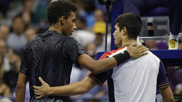 Sep 7, 2021; Flushing, NY, USA; Felix Auger-Alliassime of Canada (L) hugs Carlos Alcaraz of Spain (R) after Alcaraz is forced to retire with an injury on day nine of the 2021 U.S. Open tennis tournament at USTA Billie Jean King National Tennis Center. Man