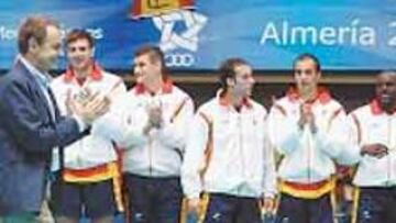 <b>PRESENCIA DE HONOR. </b>Zapatero entregó las medallas a los nuestros.