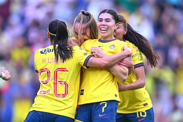 Kiana con un pie fuera de América