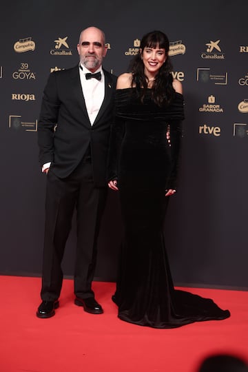 El actor Luis Tosar y su mujer Luisa Mayol posan en la alfombra roja.