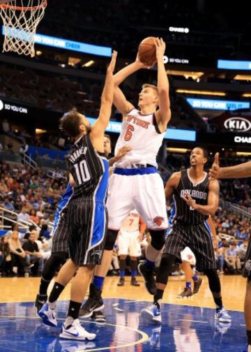 Kristaps Porzingis y Evan Fournier.