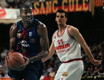 Ganó por segunda vez el título de Liga en 1999 con el Barcelona 