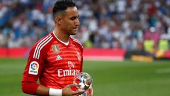 Keylor present&oacute; su premio como mejor portero al p&uacute;blico del Bernab&eacute;u.