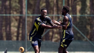 Jhon Durán y Richard Ríos se estrenan en la Champions League 2025/26.