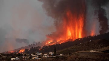 -- AFP PICTURES OF THE YEAR 2021 --
 
 Mount Cumbre Vieja erupts in El Paso, spewing out columns of smoke, ash and lava as seen from Los Llanos de Aridane on the Canary island of La Palma on September 19, 2021. - The Cumbre Vieja volcano erupted on Spain&