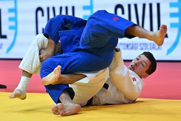 El Campeonato Mundial de judo centra parte de la actualidad polideportiva en Budapest entre el 13 y el 19 de junio. La Arena Deportiva László Papp acoge espectaculares combates como el de la imagen, en el que el georgiano Tato Grigalashvili compite contra Timur Arbuzov, de la Federación Internacional de Judo, en la final  masculina de 81kg.
