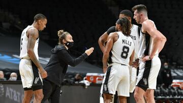 Spurs coach Becky Hammon makes NBA history against Lakers