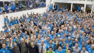 <b>FECHA LÍMITE: EL 15 DE DICIEMBRE. </b>Carlos Ghosn y Bernie Ecclestone se vieron ayer en la sede de la marca y se cree que el desenlace está bastante cerca. De hecho, se espera una decisión sobre el futuro de Renault F1 para antes del 15 de diciembre. Desde Prodrive, cuyo dueño David Richards es amigo personal de Bernie, no se pronuncian: "Haremos un anuncio el día que tengamos que hacerlo, pero lo cierto es que Prodrive ya presentó su candidatura y tiene todas las garantías para afrontar el desafío de la Fórmula 1".