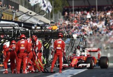 Sebastian Vettel en boxes.