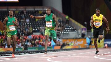 Simbine (centro) se impone al tambi&eacute;n sudafricano Bruintjies (izquierda), ambos por delante del jamaicano Yohan Blake. 