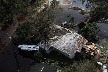 El huracán Ian llegó al oeste de Florida con vientos de más de 240 km/h, provocando inundaciones catastróficas en varias localidades, también ha dejado inundaciones  y graves destrozos en el centro de la península. La tormenta provocó una marejada ciclónica  que inundó grandes áreas del suroeste de Florida, las áreas cercanas a la costa han quedado arrasadas.