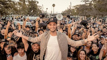 Un 9 de agosto de 2017 Carlos Vela llegó procedente de la Real Sociedad de San Sebastián para integrarse a LAFC como uno de sus fichajes bomba.