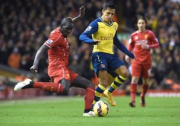 Alexis Sánchez fue titular y no pudo anotar en el empate del Arsenal frente al Liverpool por la Premier League. 