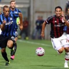 Carlos Bacca marca su primer gol con el AC Milan