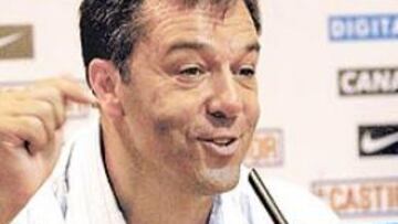 <b>EXULTANTE. </b>Ferrando se mostró radiante en su primer día como técnico rojiblanco.