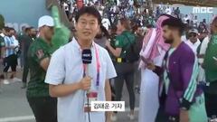 La reacción de este periodista coreano con los hinchas de Arabia