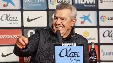 Javier Aguirre durante una rueda de prensa