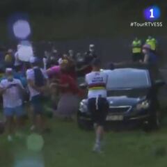 La maniobra de un compañero de Rigo para evitar una caída