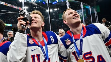Milano Cortina 2026 Olympics - Ice Hockey - Men's Victory Ceremony - Milano Santagiulia Ice Hockey Arena, Milan, Italy - February 22, 2026. Gold medalists Brady Tkachuk and Matthew Tkachuk of United States celebrate with their medals during the ceremony REUTERS/Marton Monus TPX IMAGES OF THE DAY