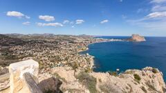 Calp es una de las ciudades más indicadas para hacer turismo en la Comunitat Valenciana, ya que cuenta con fantásticos rincones y emblemáticos lugares como el peñón de Ifach, que se encuentra bajo la atenta vigilancia del acantilado más alto del Mediterrá