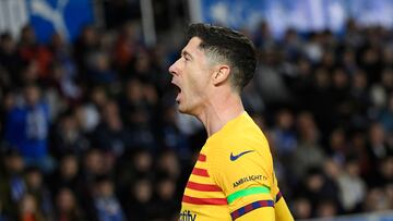 Robert Lewandowski celebra su gol en Vitoria.