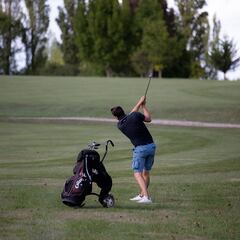 El TSJPV condena a una empresa por poner un detective privado a un trabajador que jugaba al golf estando de baja