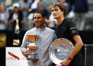 El español comenzó arrasando a Zverev, después sufrió mucho y tras dos parones de casi una hora por la lluvia remontó para levantar el 78º trofeo de su carrera.