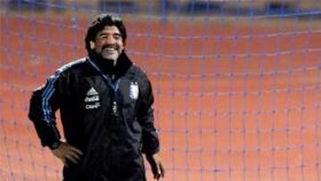 FELIZ COMO UN NIÑO. El seleccionador albiceleste está disfrutando de lo lindo en el Mundial de Sudáfrica. El 'diez' vuelve a ser el auténtico Maradona.