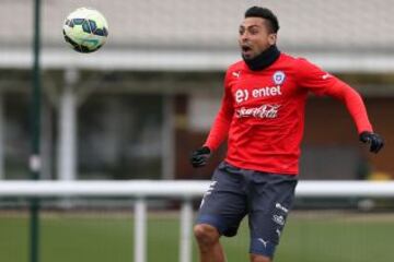 Gonzalo Jara en el entrenamiento del sábado de Chile.