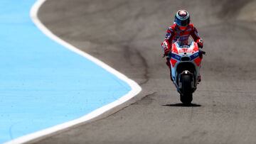JEREZ DE LA FRONTERA, SPAIN - MAY 07: Jorge Lorenzo of Spain and the Ducati Team rides out to the grid before the MotoGP of Spain at Circuito de Jerez on May 7, 2017 in Jerez de la Frontera, Spain. (Photo by Dan Istitene/Getty Images)